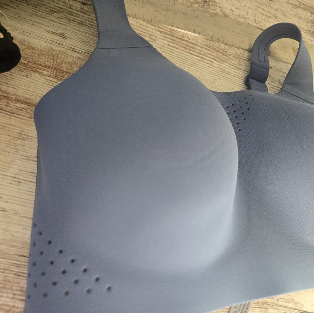 Victoria Secret Seamless Periwinkle Sports Bra Sz 36DD Sport Athletic Gym - Picture 4 of 10